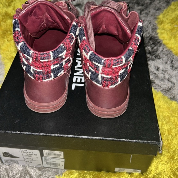 Chanel Burgundy Hightop sneaker - Picture 4 of 5